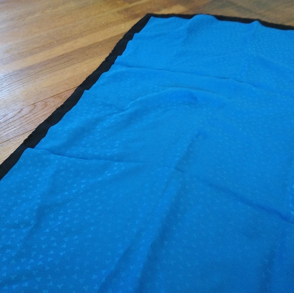 TIFFANY & CO Vintage 1986 T Design solid blue and black silk scarf - Picture 4 of 9